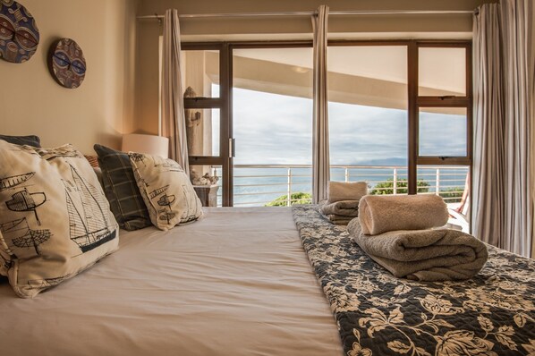 Deluxe Apartment, 3 Bedrooms, Ocean View, Oceanfront | 3 bedrooms, Egyptian cotton sheets, premium bedding - The Lookout at Whale Cove (De Kelders)