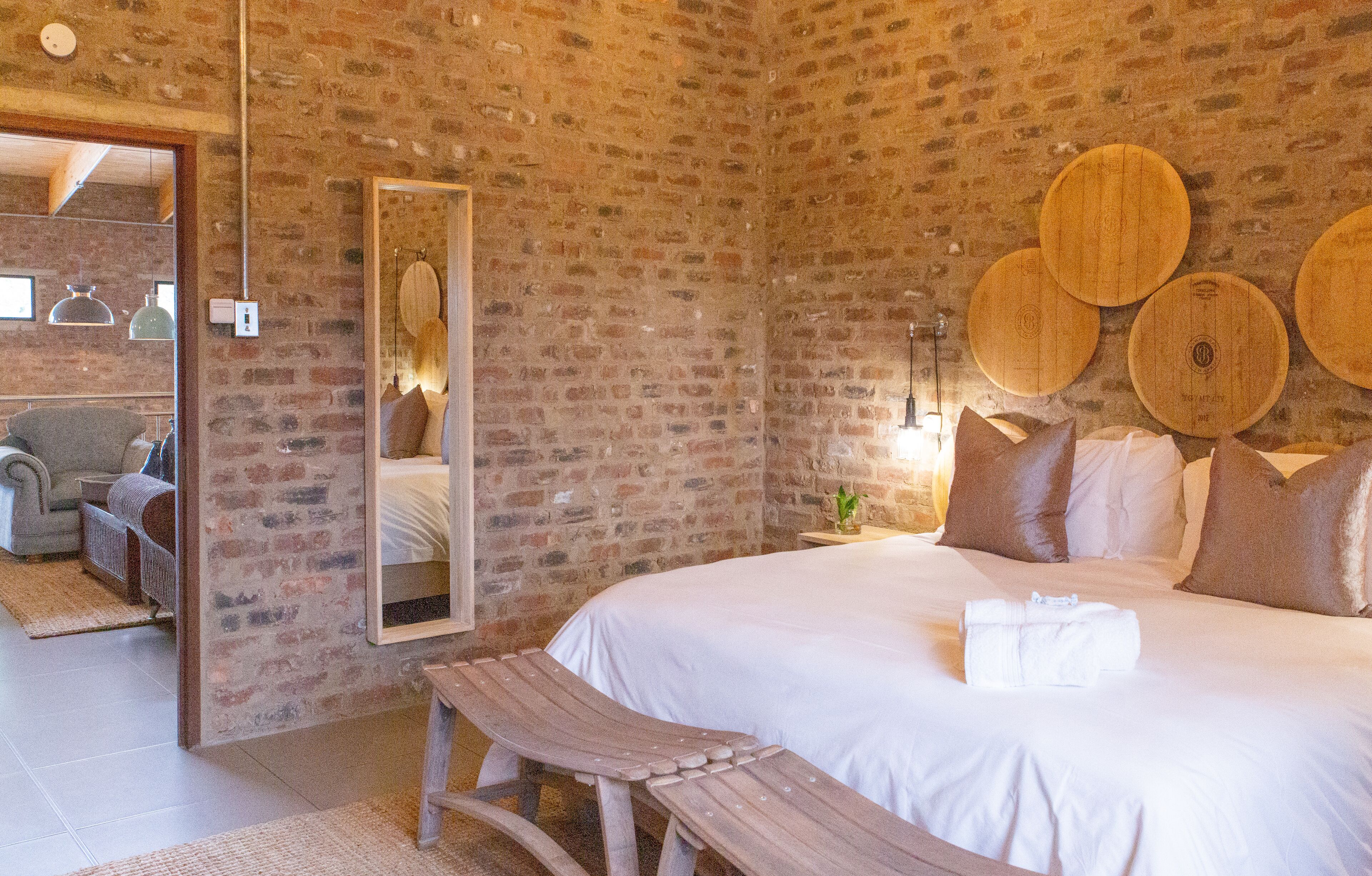 1 غرفة نوم وتجهيزات عازلة للصوت وتسهيلات لدخول الكراسي المتحركة