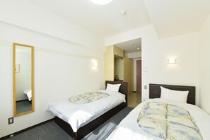 Desk, laptop workspace, free WiFi - Refre Forum (Tokyo)