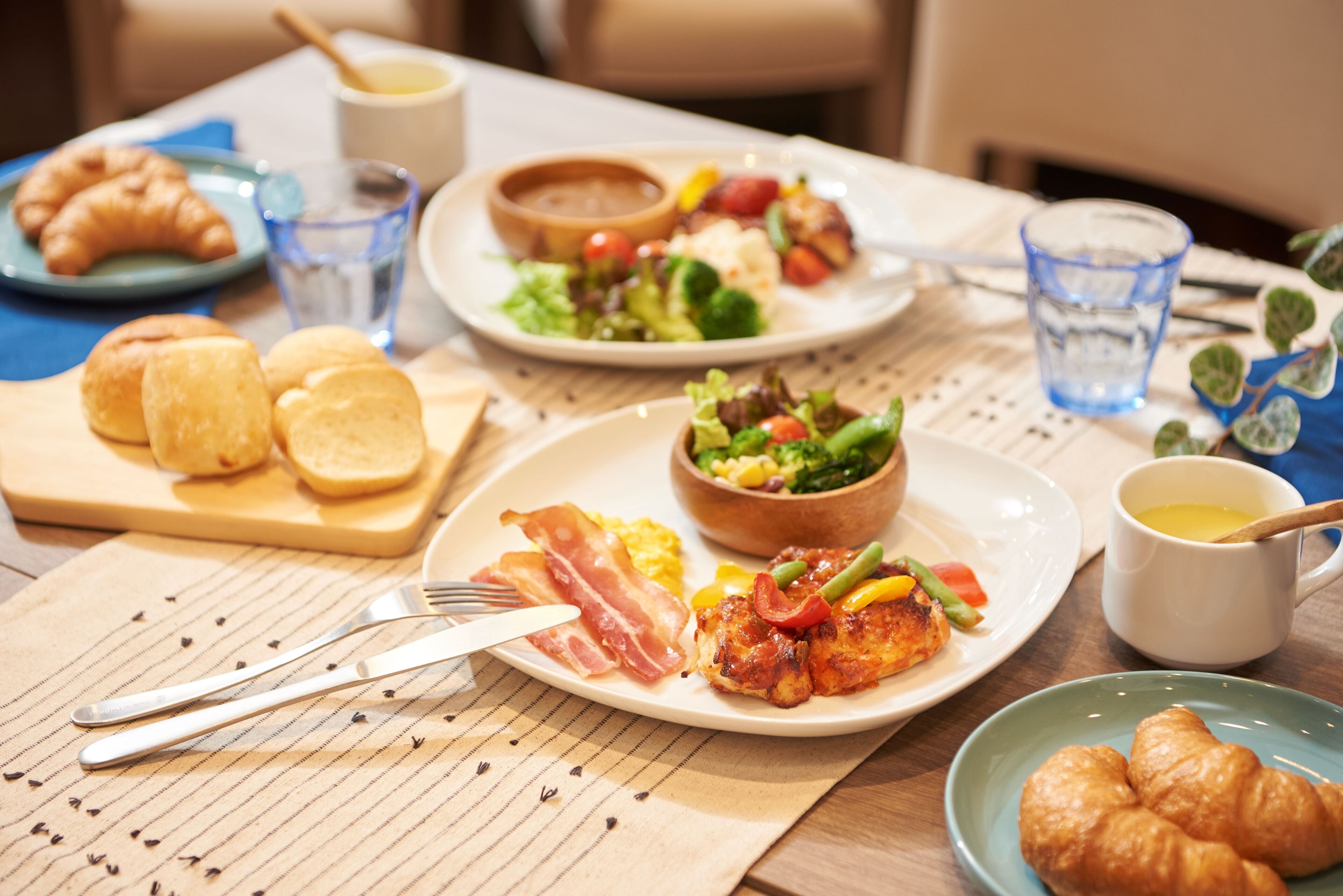 daily buffet breakfast (jpy 1500 per person)