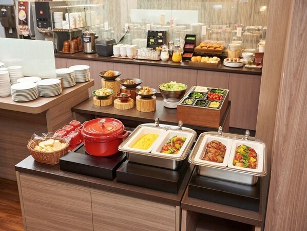 Bữa sáng buffet hàng ngày (1500 JPY/mỗi người) 