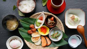 Tägliches Frühstücksbuffet (2000 JPY pro Person)