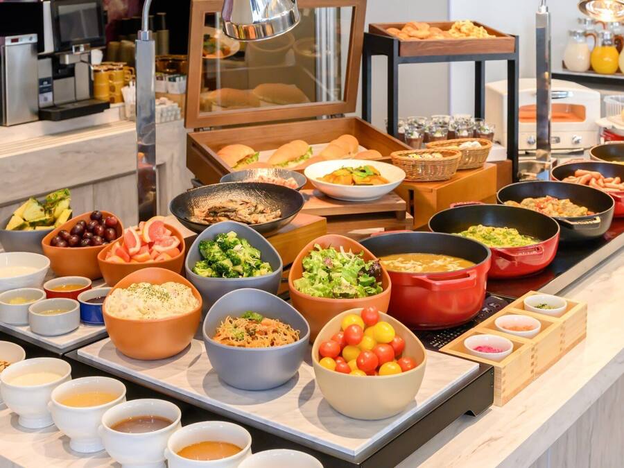 Daily full breakfast for a fee
