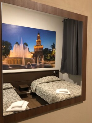 Schreibtisch, kostenloses WLAN