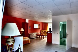 Flat-screen TV, offices - Boardinghouse Wittenberg (Lutherstadt Wittenberg)