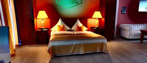 Suite | Living area | Flat-screen TV, offices