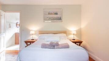 Individually decorated, laptop workspace, free WiFi, wheelchair access