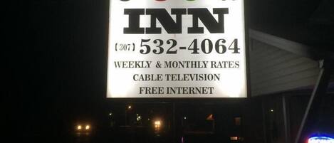 Facciata della struttura - sera/notte