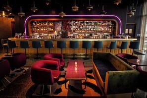 A bar area with a counter, bar stools, and seating. - The Dalmar, Fort Lauderdale, a Tribute Portfolio Hotel (Fort Lauderdale)