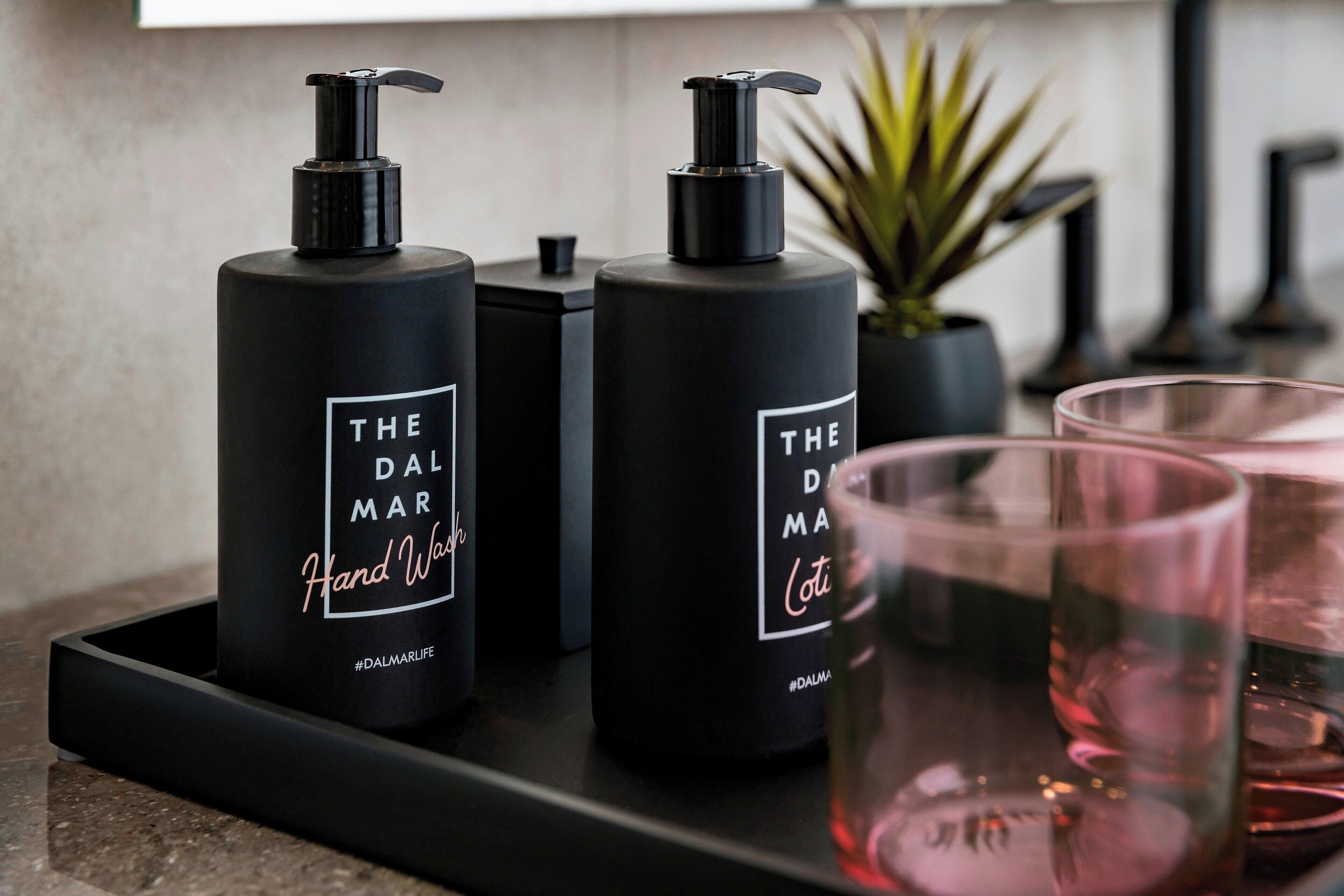 shower, rainfall showerhead, free toiletries, hair dryer