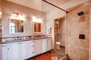 Bathroom - Mountaineer Townhomes M1 By Peak Property Management (Breckenridge)