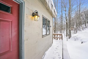 Exterior detail - Three bedroom Private home with Beautiful Views & Short Walk to the Home Stretch Trail! Frosty (Killington)