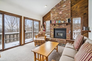 Televisión, chimenea y tenis de mesa 