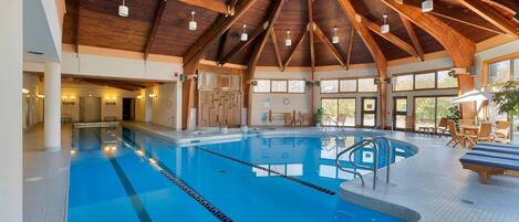 من حمّامات السباحة المغطاة