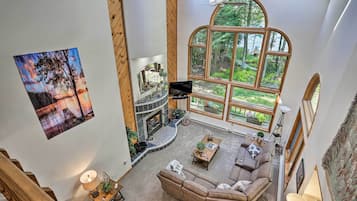TV, fireplace, stereo