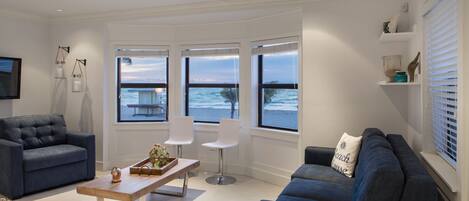 Smart TV, books, stereo