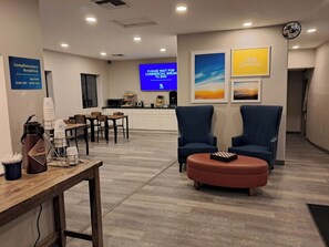 Lobby sitting area - Days Inn by Wyndham Safford, AZ (Safford)