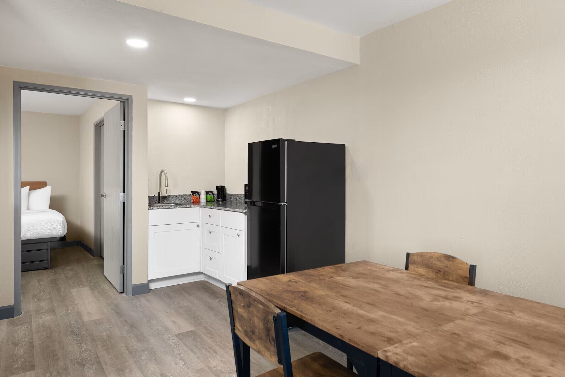 Family Suite, 2 Queen Beds, Non Smoking | Private kitchen