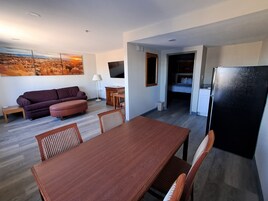 Family Suite, 2 Queen Beds, Non Smoking | In-room dining
