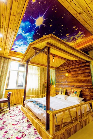 星空下的小木屋 | 特色装修、办公桌、遮光窗帘、免费 WiFi