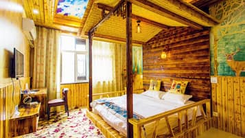 Phòng đôi Deluxe | Trang trí khác biệt, bàn, màn/rèm cản sáng