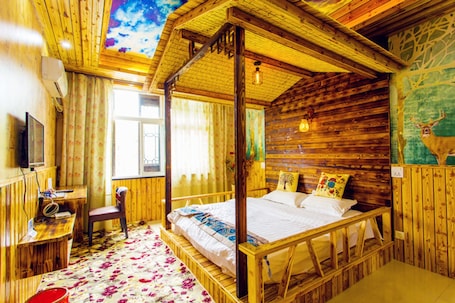 Deluxe Double Room | Individually decorated, desk, blackout drapes, free WiFi