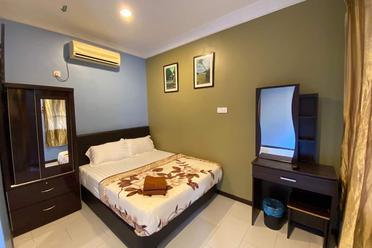 Double Room | Iron/ironing board, rollaway beds, free WiFi