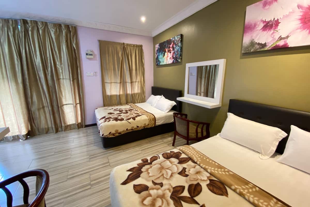 Quadruple Room | Iron/ironing board, rollaway beds, free WiFi