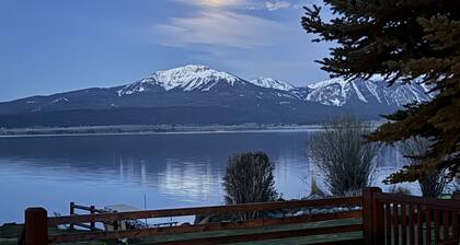 5 Stars! Elegant Lake Front Cabin w/Hot Tub, only 20 Minutes To Yellowstone NP!