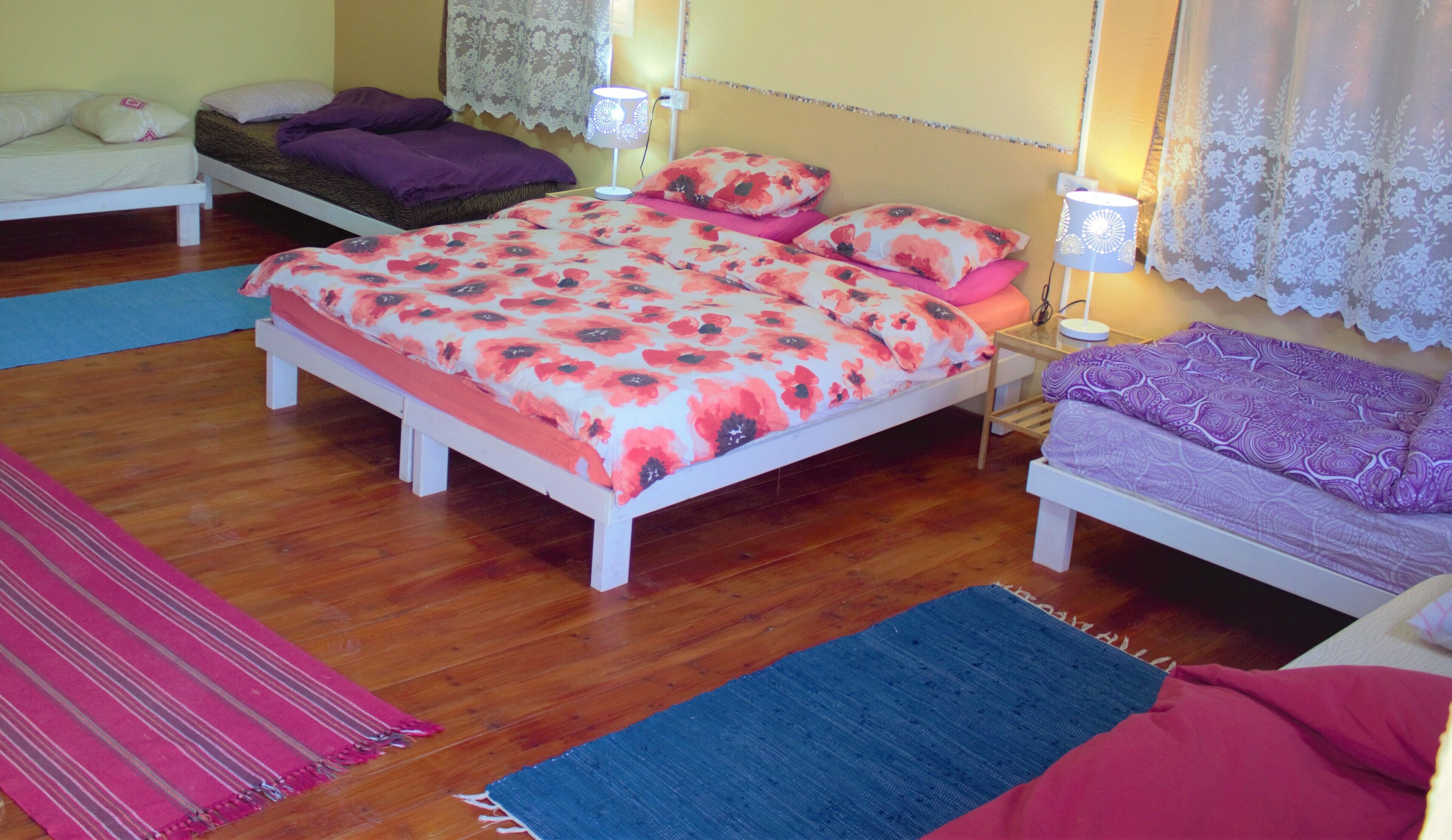 Couette en duvet d'oie, matelas mémoire de forme, minibar