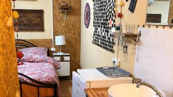 Doppia Design | Copriletto in piuma, materassi in memory foam, minibar, insonorizzazione