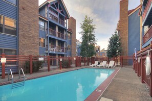 Et oppvarmet basseng