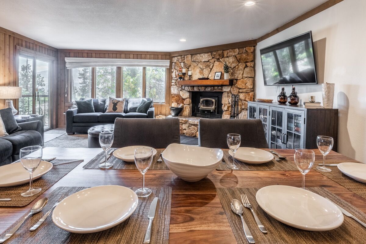 Classic, pet-friendly, Mountain condo with WiFi, resort amenities and wood burning stove