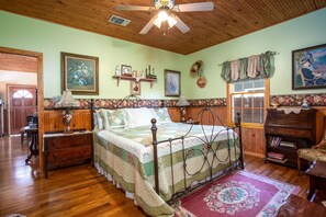 2 makuuhuonetta, silitysrauta/-lauta, ilmainen Wi-Fi, vuodevaatteet