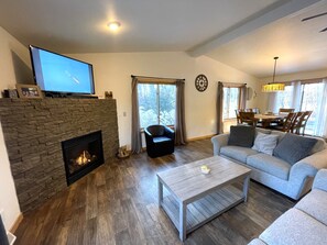 Fernseher, Kamin, Tischtennisplatte, Streaming-Dienste