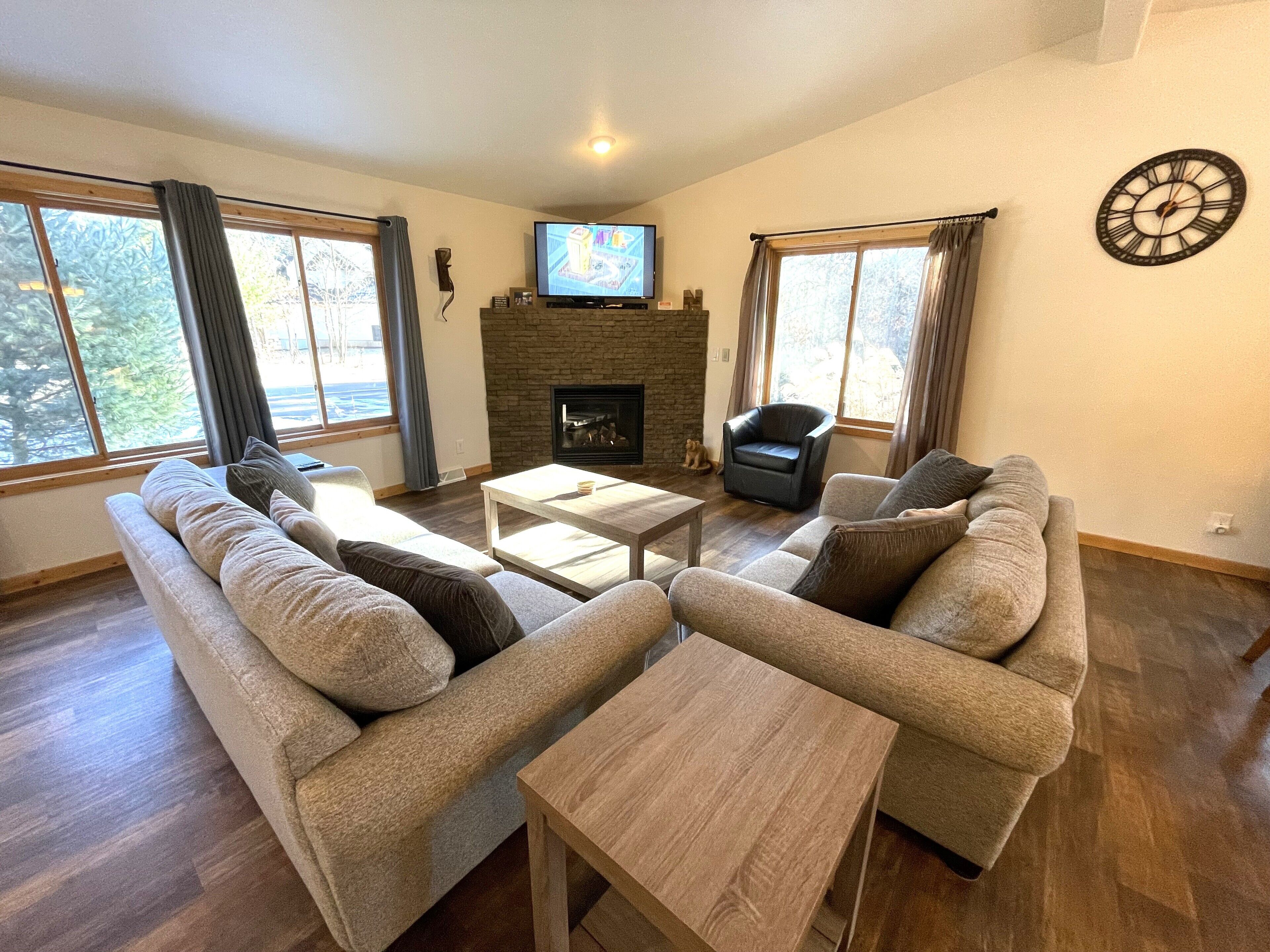 TV, fireplace, table tennis, streaming services