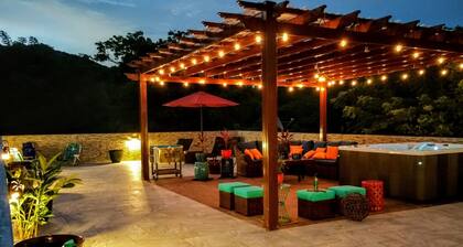 Arena lujoso condominio w / piscina y jacuzzi
