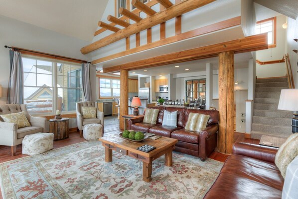 Fernseher, Kamin, DVD-Player