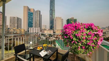 Habitación presidencial con 1 cama doble o 2 individuales, balcón, vistas a la ciudad | Terraza o patio