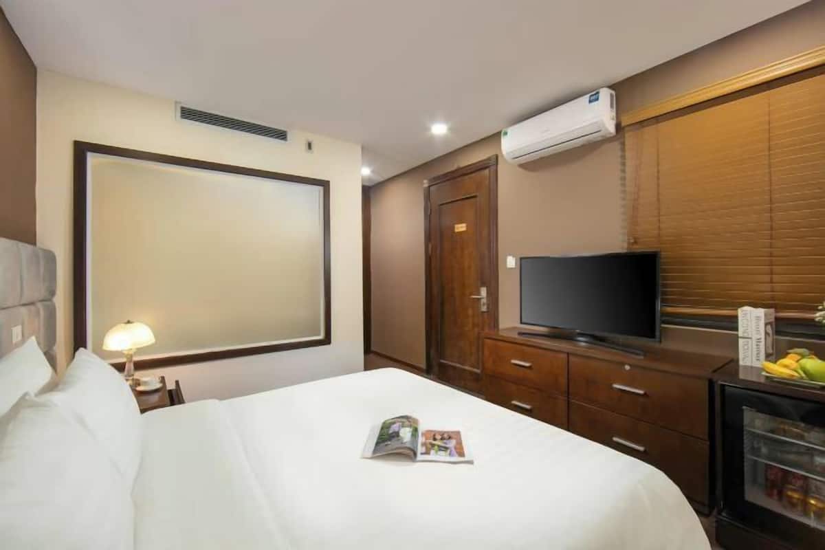 Minibar, in-room safe, desk, soundproofing