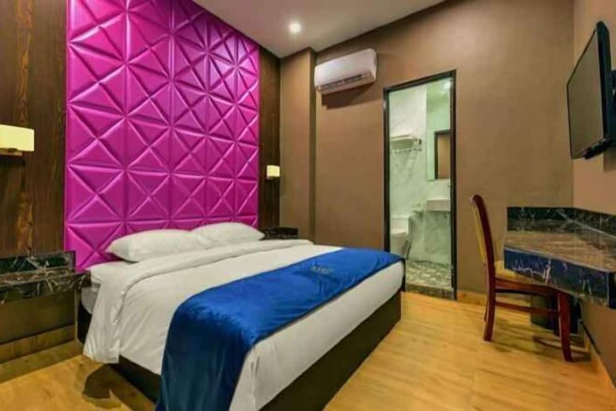 Desk, iron/ironing board, free WiFi, bed sheets