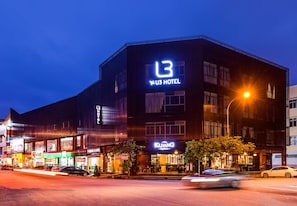 Front of property - evening/night - U3 Hotel (Shah Alam)
