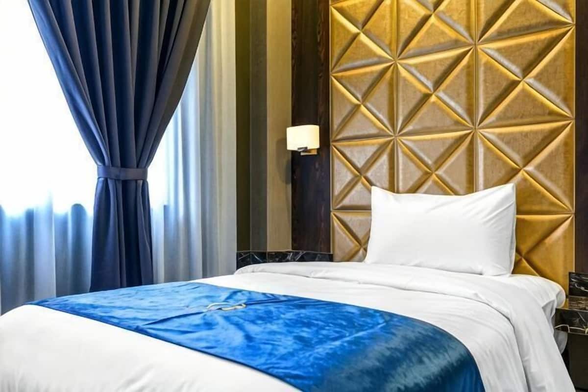 Desk, iron/ironing board, free WiFi, bed sheets