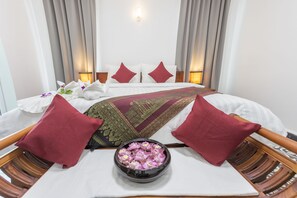 Deluxe Double Room, 1 King Bed | Minibar, in-room safe, desk, blackout drapes - Villa Bayon Guides (Siem Reap)