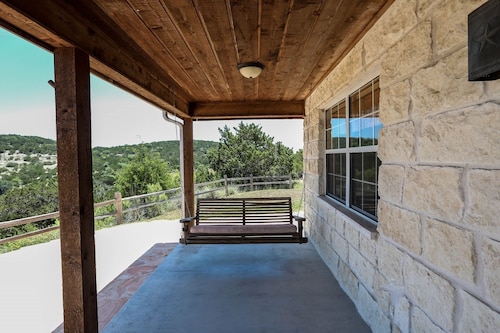 Deer Ridge Cottage | Pet Friendly Country Property