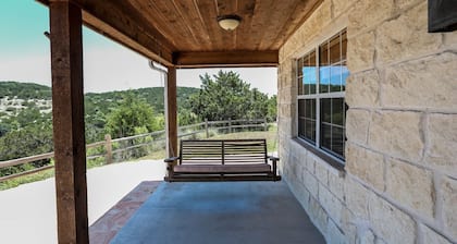 Deer Ridge Cottage | Pet Friendly Country Property