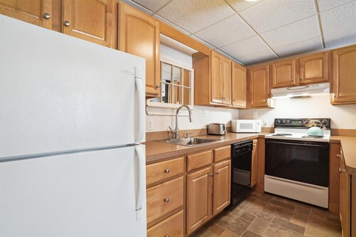 Tilava kaupunkitalo vain 2 kilometrin päässä ravintoloista ja yöelämästä