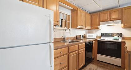 Tilava kaupunkitalo vain 2 kilometrin päässä ravintoloista ja yöelämästä