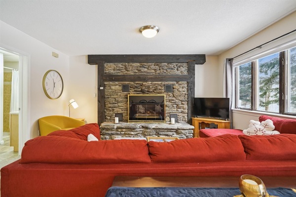 Smart TV, fireplace, Netflix, Hulu