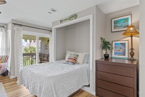 1 bedroom, iron/ironing board, free WiFi, bed sheets - Unique, Pet-Friendly Studio | Newly Redecorated (Destin)